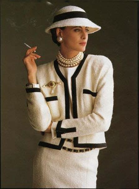 tailleur chanel noir et blanc|THE CHANEL SUIT .